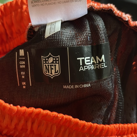 NWOT Denver Broncos Men’s Basketball Shorts - Picture 4 of 4